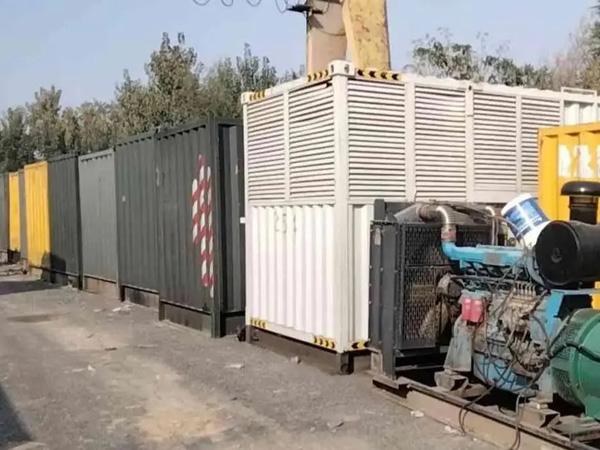 龙门镇200KW柴油发电机机组每小时油耗是多少？